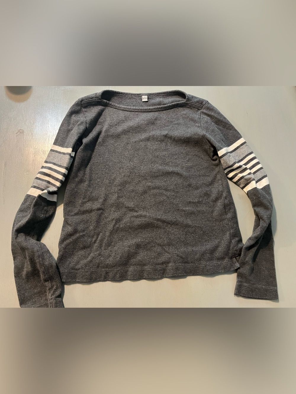 UNIQLO 100% Cotton Charcoal Gray Striped Sleeve Long Sleeve Tee, Size XS